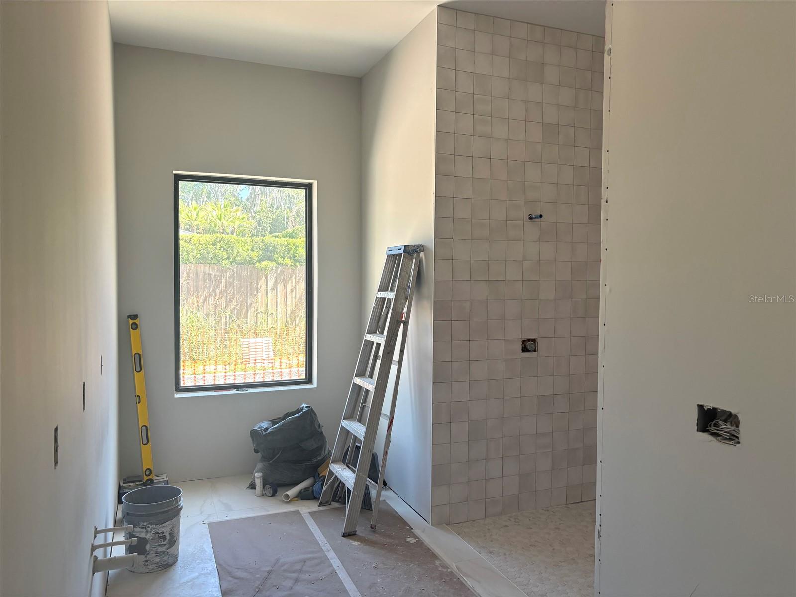 HOLLIEANNA SHORES - Residential