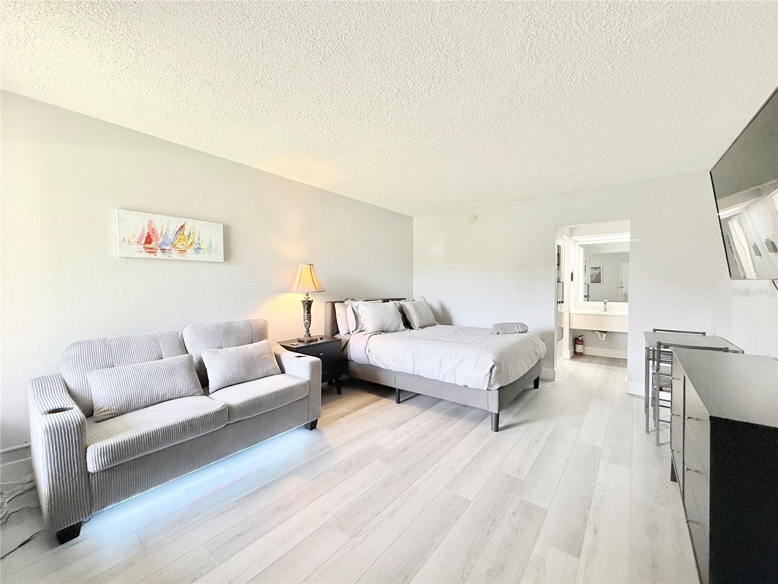 7150 N TAMIAMI TRAIL C126