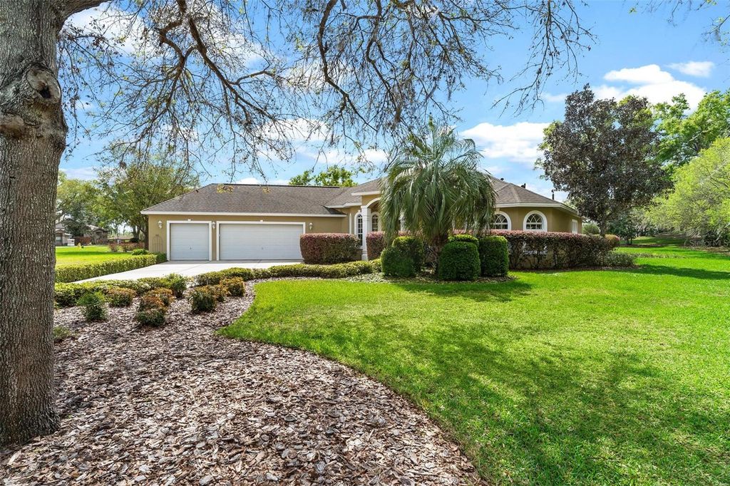 Photo of 6053 Spinnaker Loop, Lady Lake, FL 32159 (MLS # G5109709)