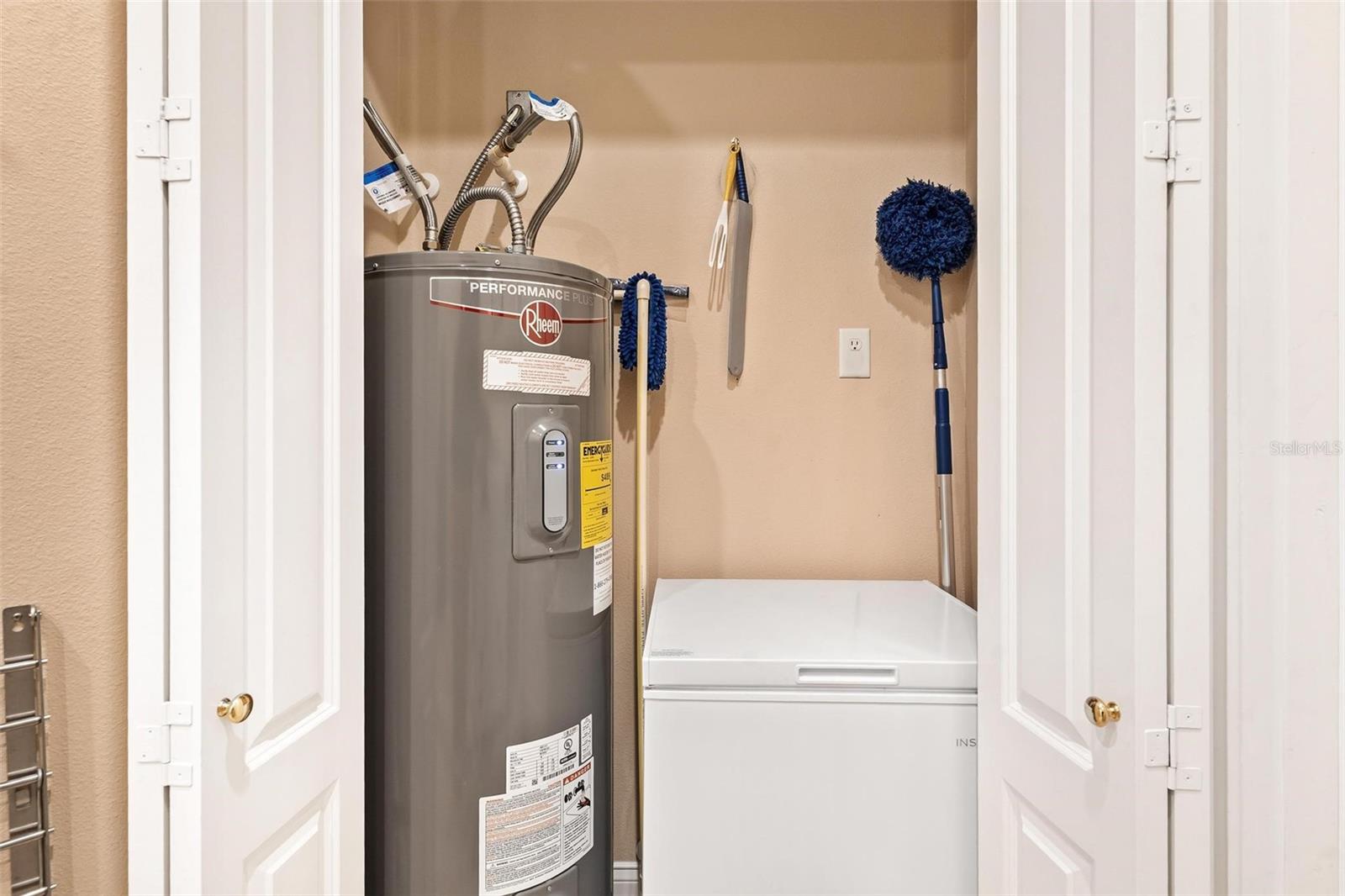 HARBOR HILLS UNIT 01 - Residential