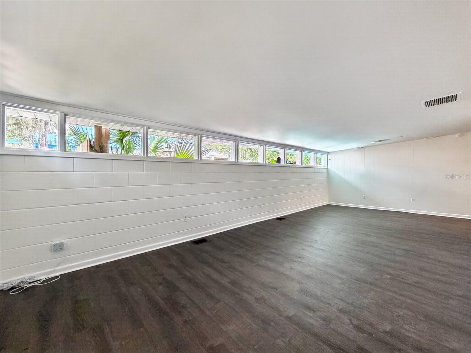 325 S 2ND STREET