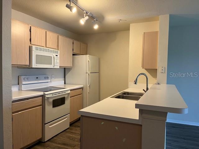 5447 VINELAND ROAD 1210