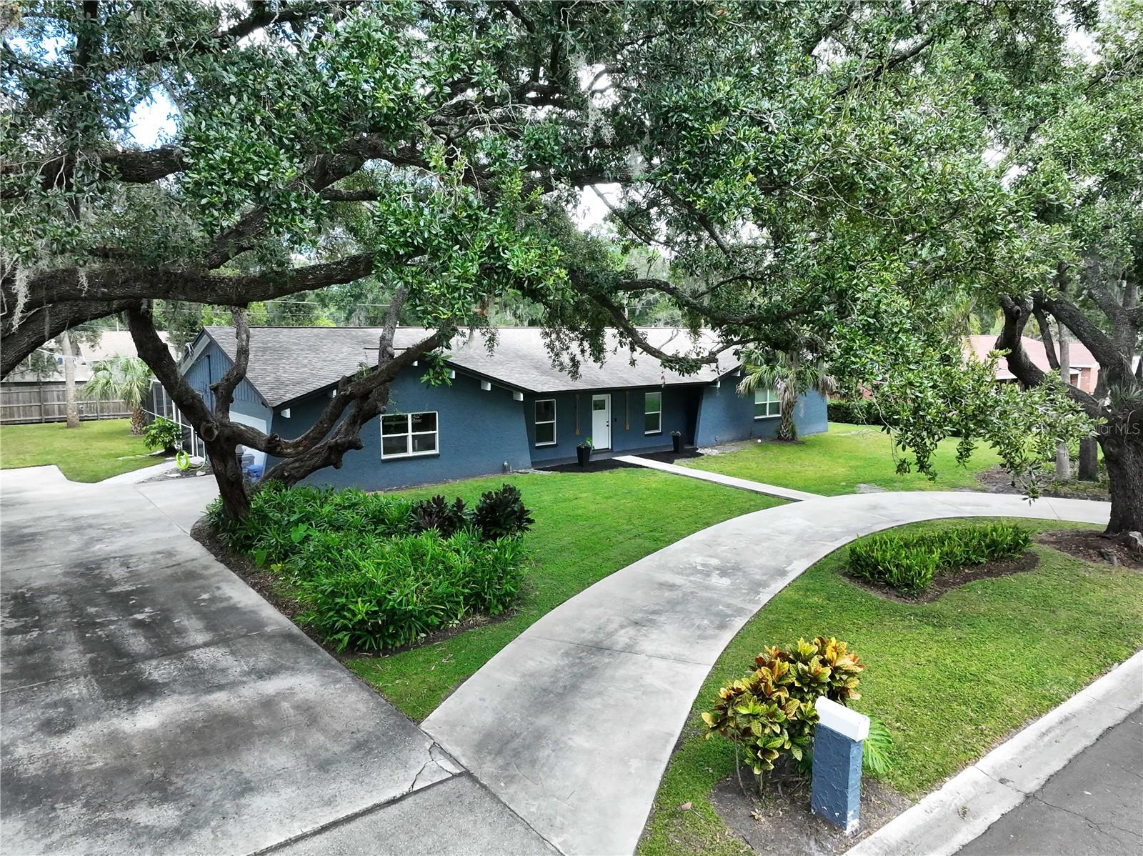 1404 BIG OAK COURT