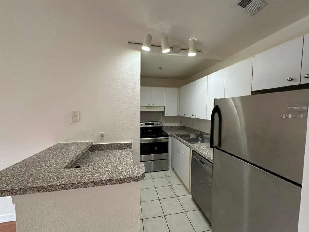 AZUR/METROWEST - Residential Lease