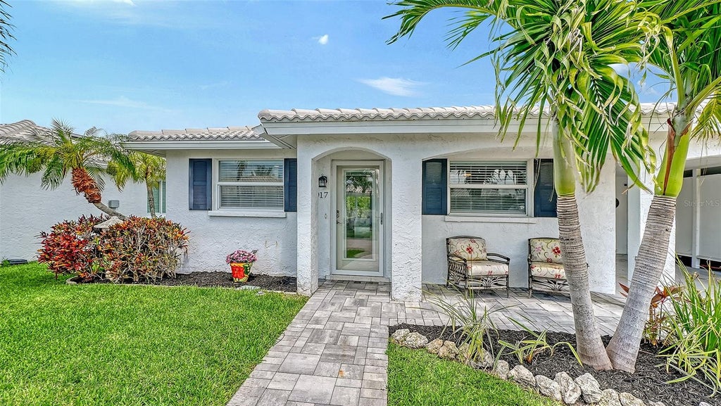 Photo of 917 Spanish Drive N, Longboat Key, FL 34228 (MLS # A4708961)