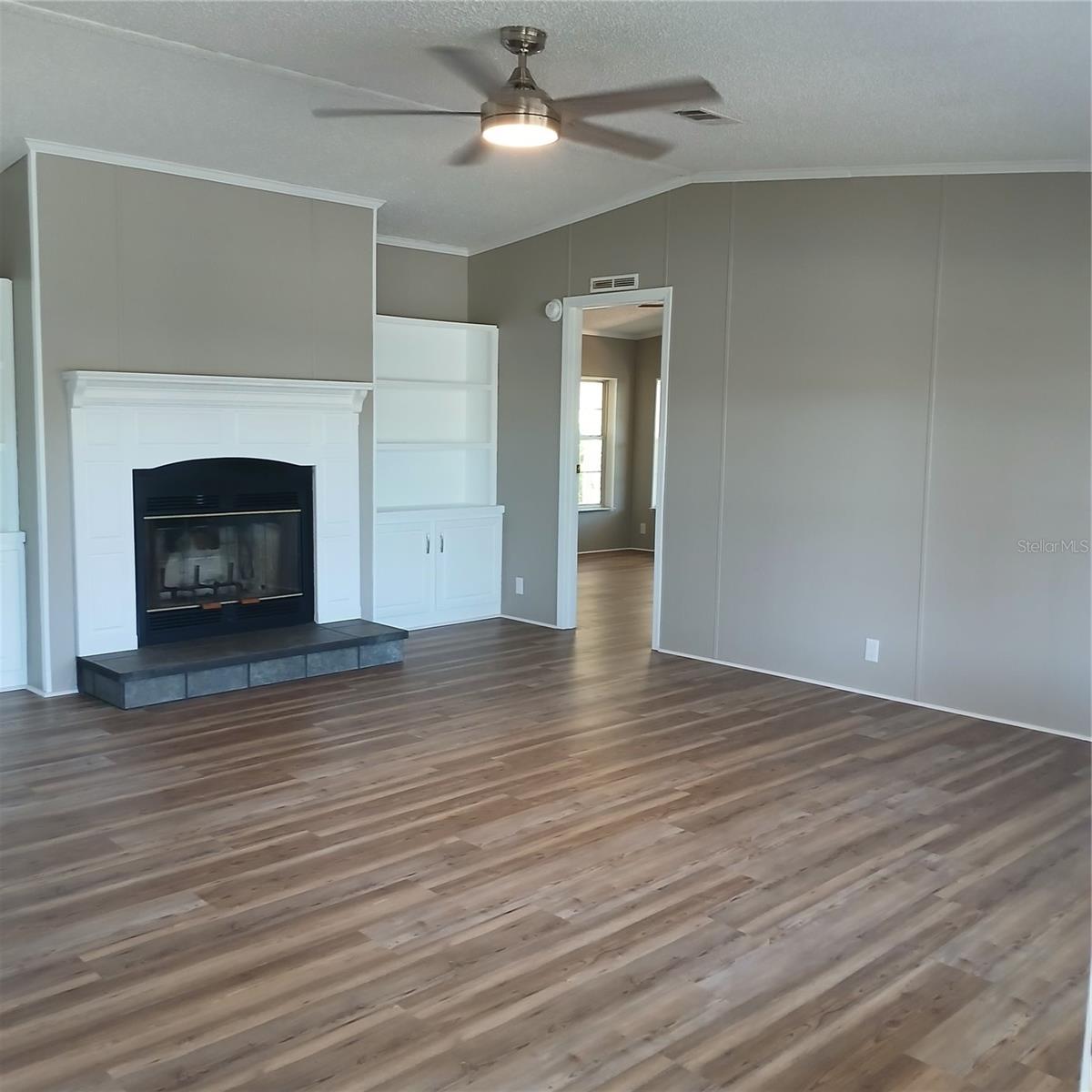 CRYSTAL POINTE UNIT 01 - Residential