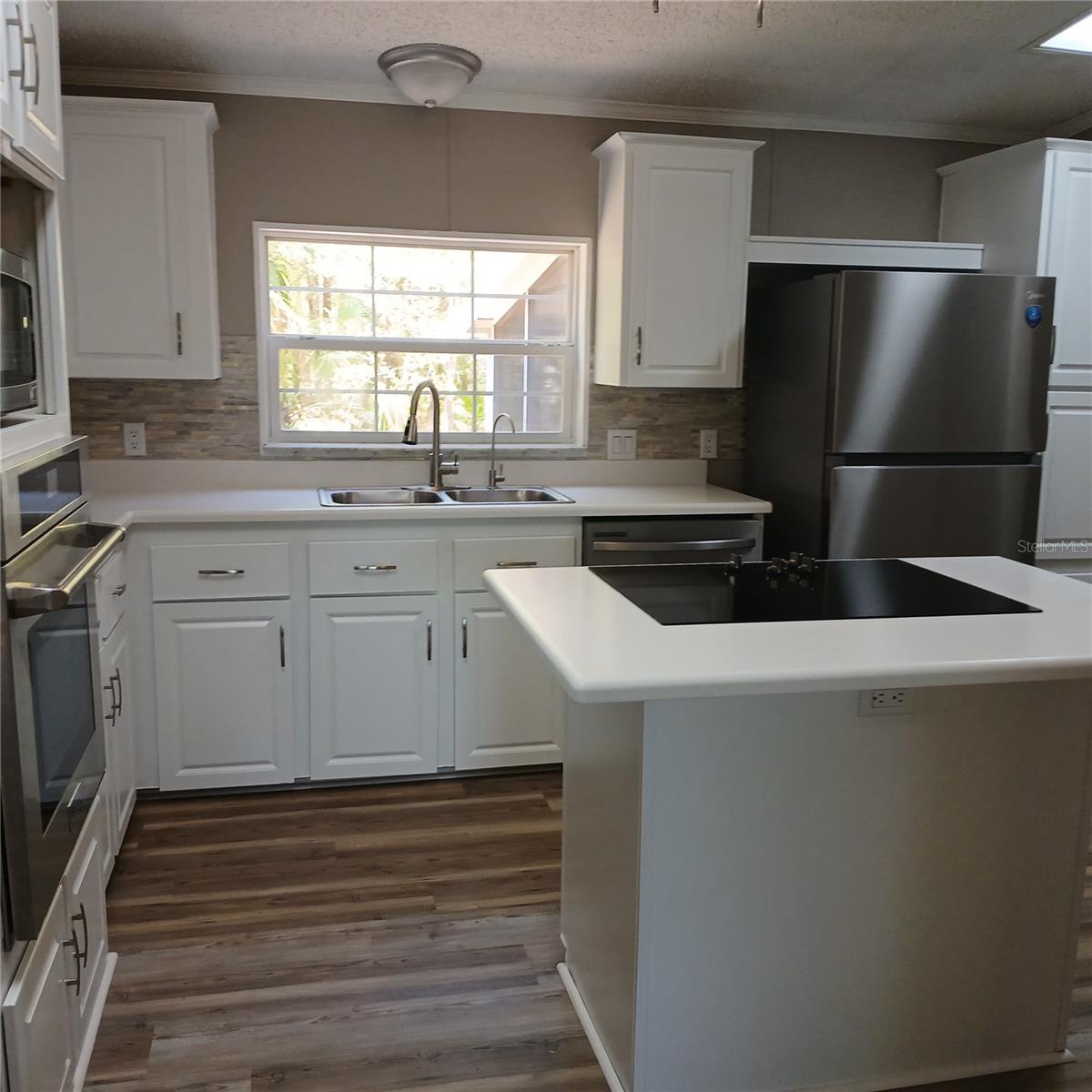 CRYSTAL POINTE UNIT 01 - Residential
