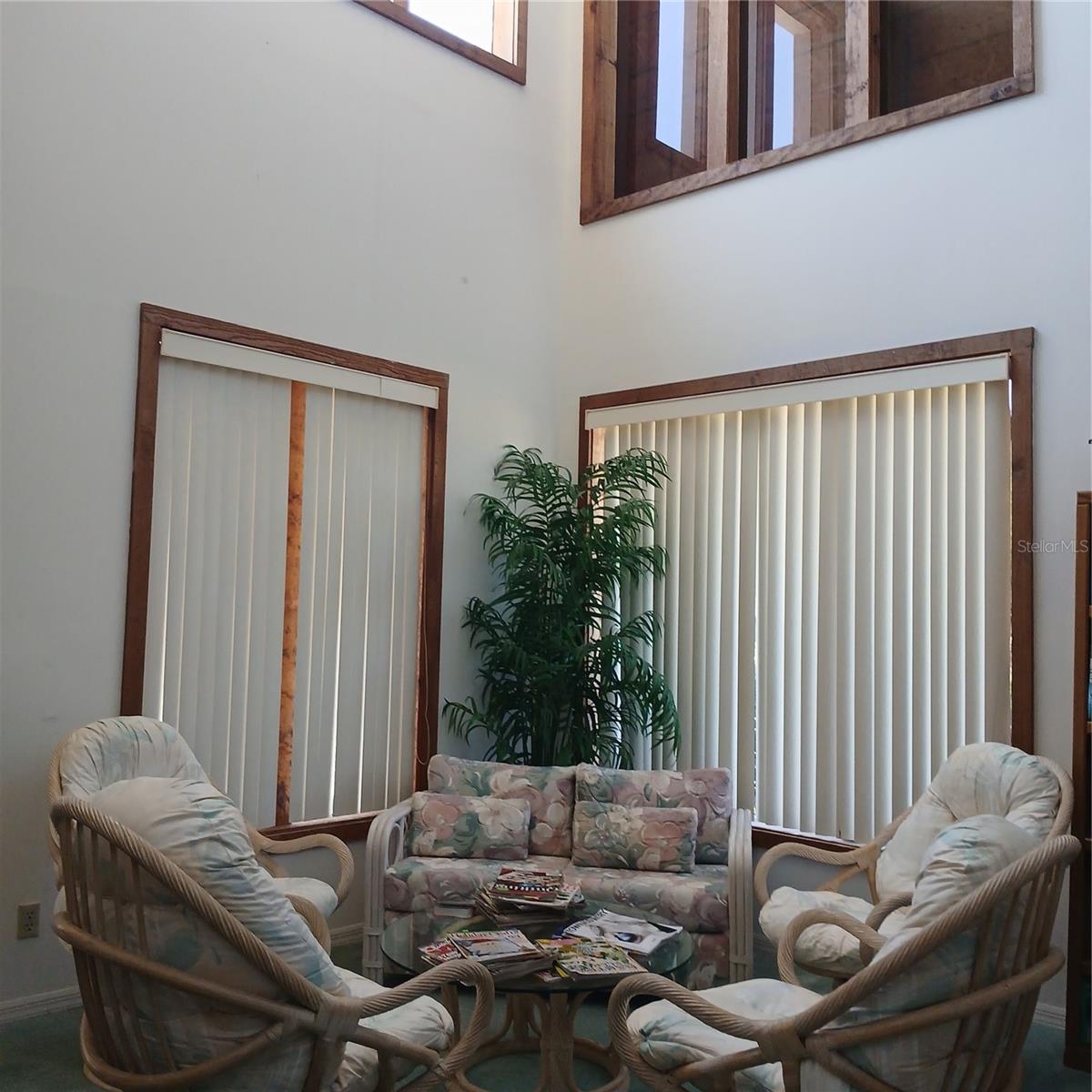 CRYSTAL POINTE UNIT 01 - Residential