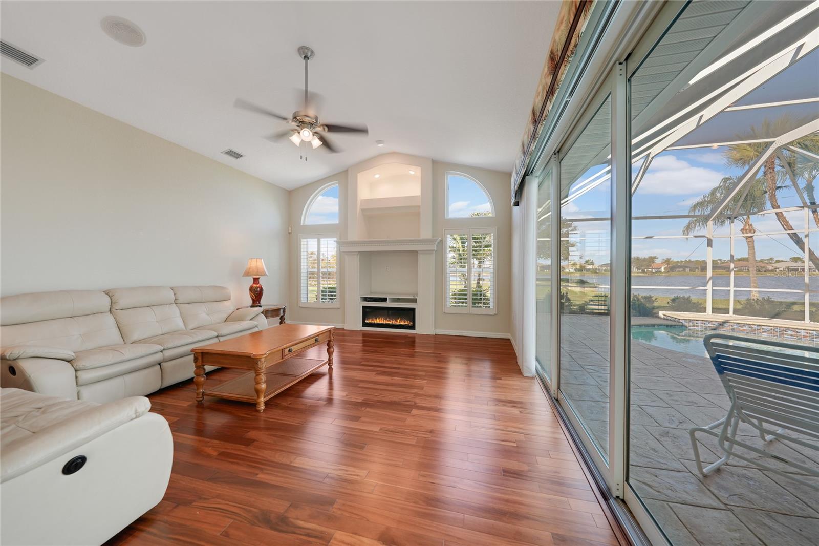 LAKE PEMBROKE FIRST ADD - Residential