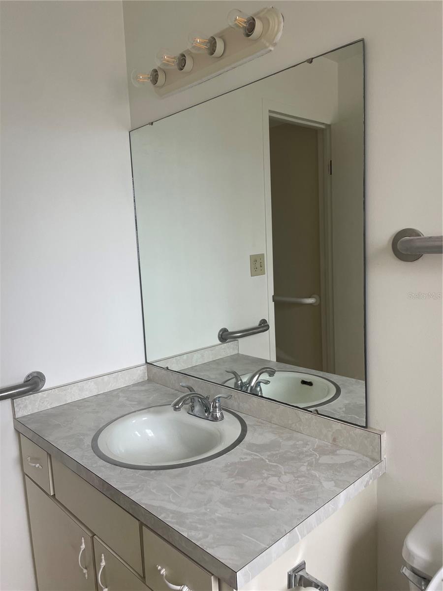 PINELOCH LAKE APTS - Residential