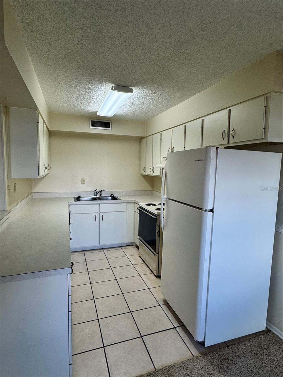 PINELOCH LAKE APTS - Residential