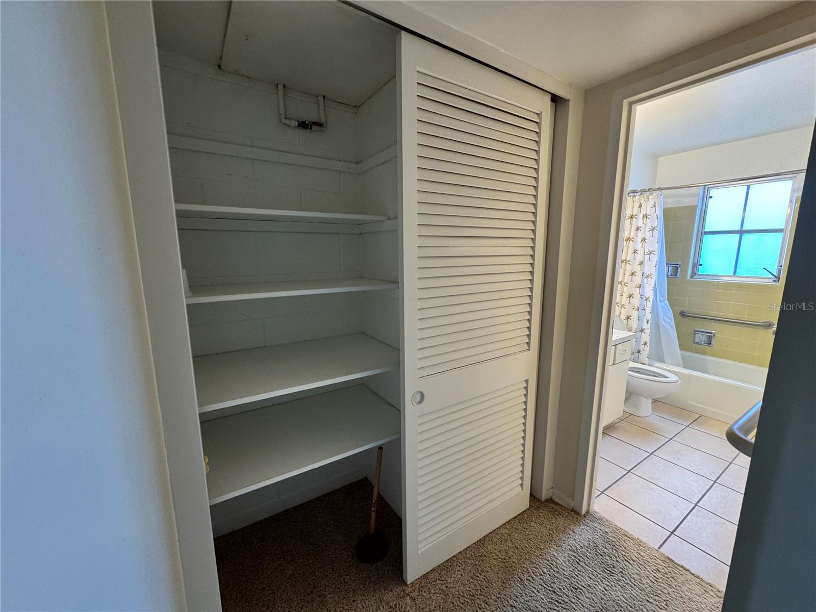 PINELOCH LAKE APTS - Residential