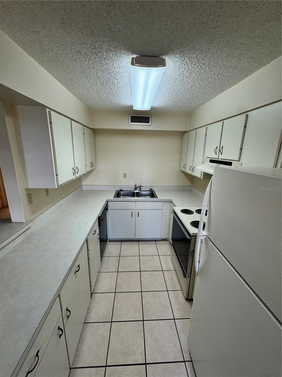 PINELOCH LAKE APTS - Residential