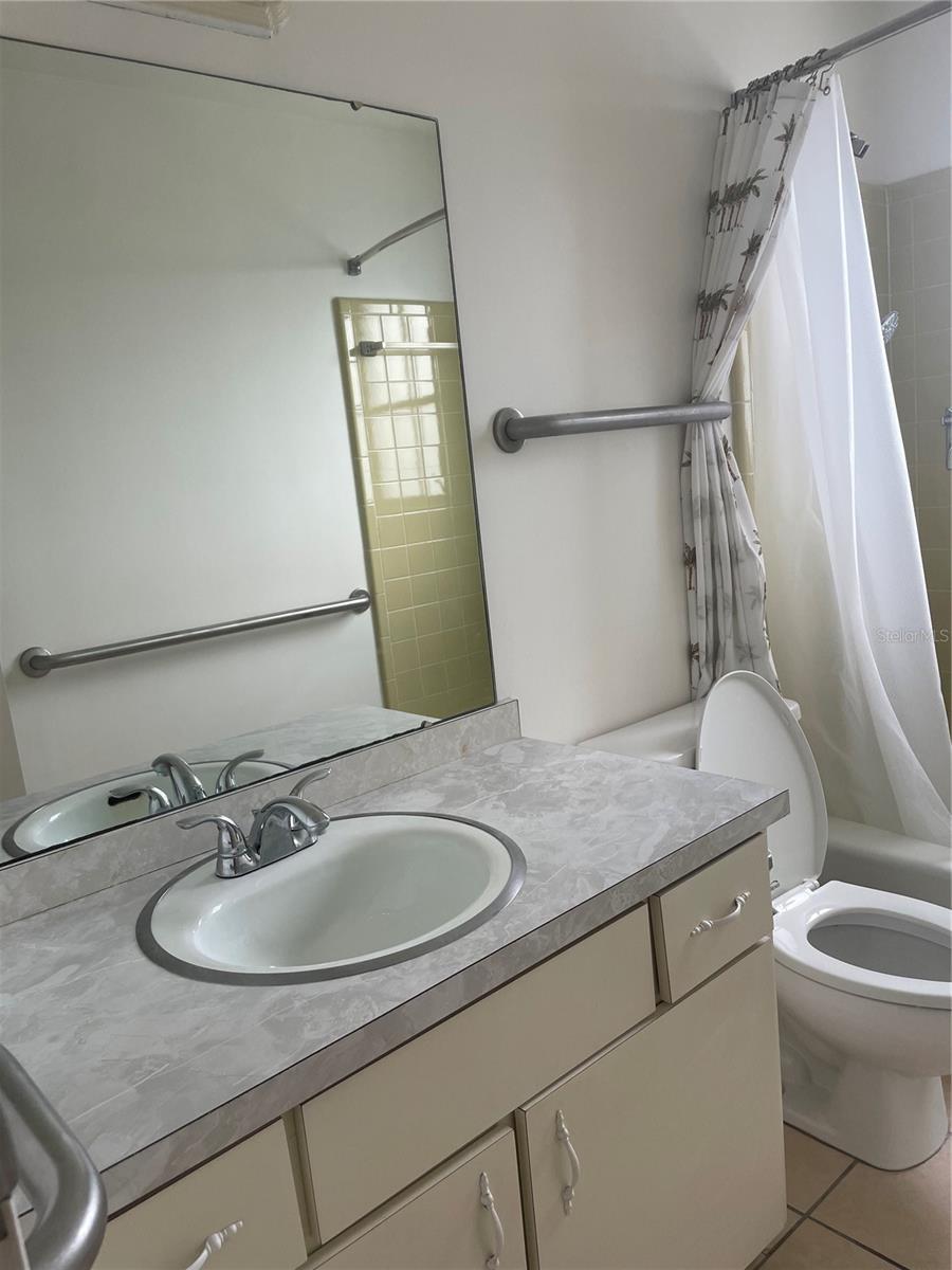 PINELOCH LAKE APTS - Residential