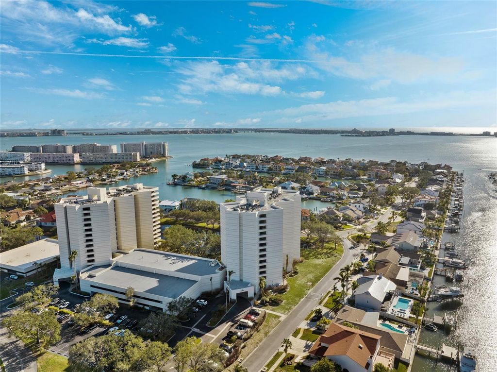 Photo of 5950 Pelican Bay Plaza S #2E, Gulfport, FL 33707 (MLS # TB8478290)