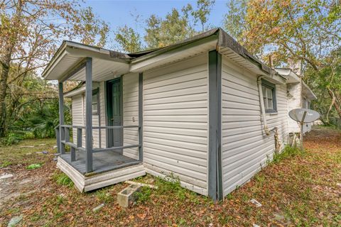 A home in HAWTHORNE