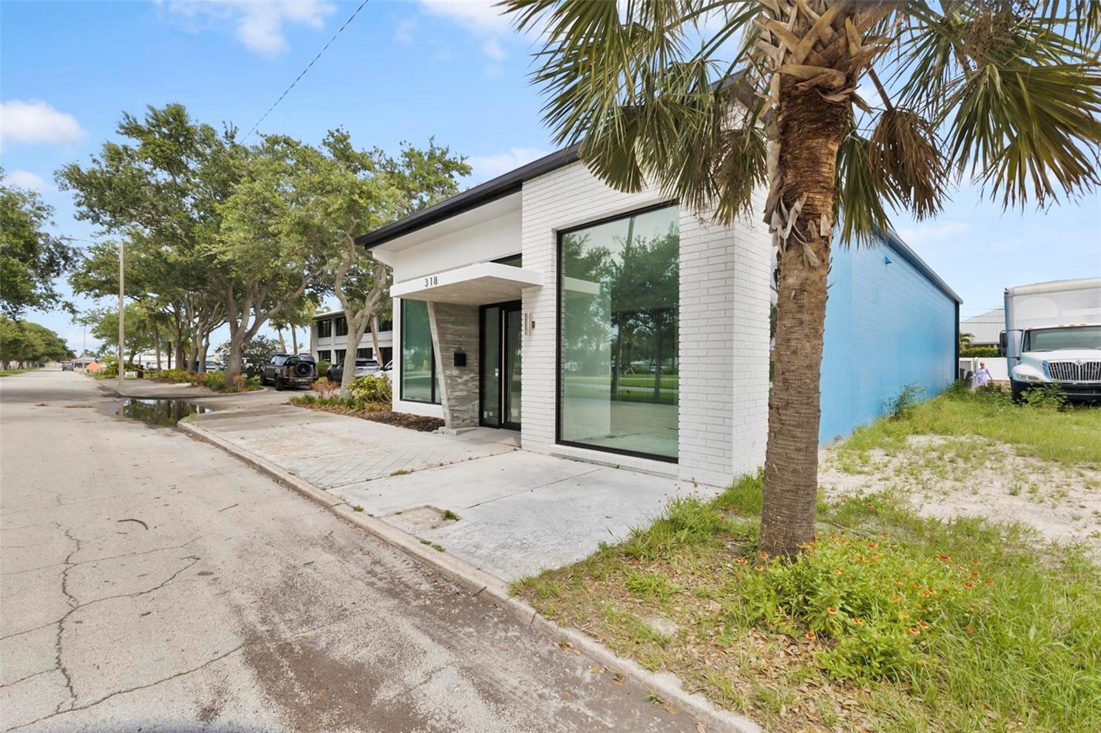 318 N CAUSEWAY