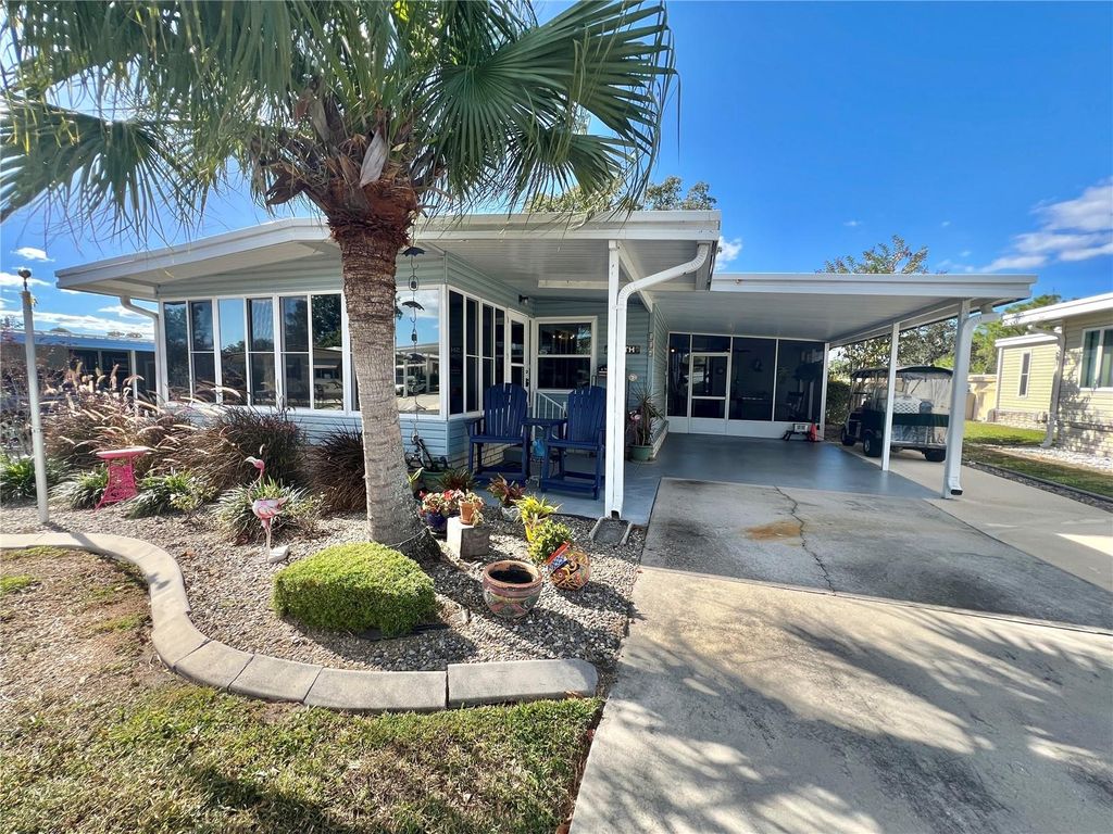 Photo of 114 Jacaranda Drive, Leesburg, FL 34748 (MLS # G5103748)