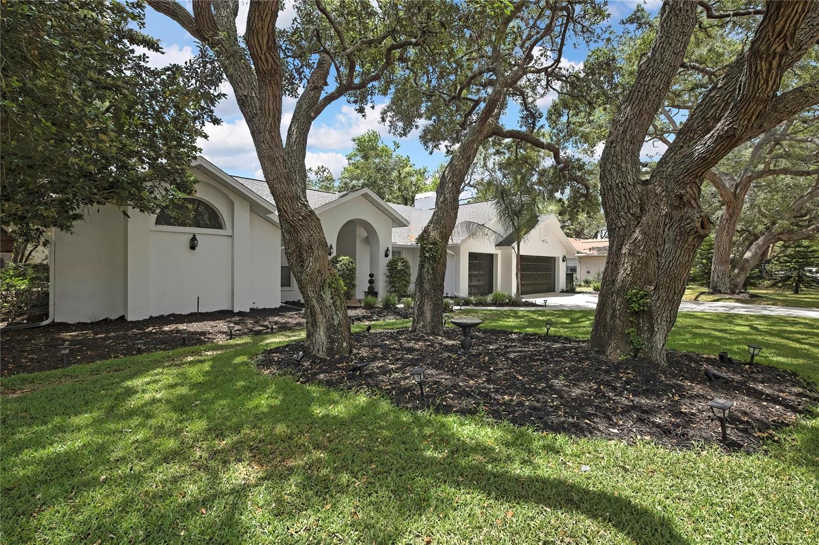 7233 ROYAL OAK DRIVE