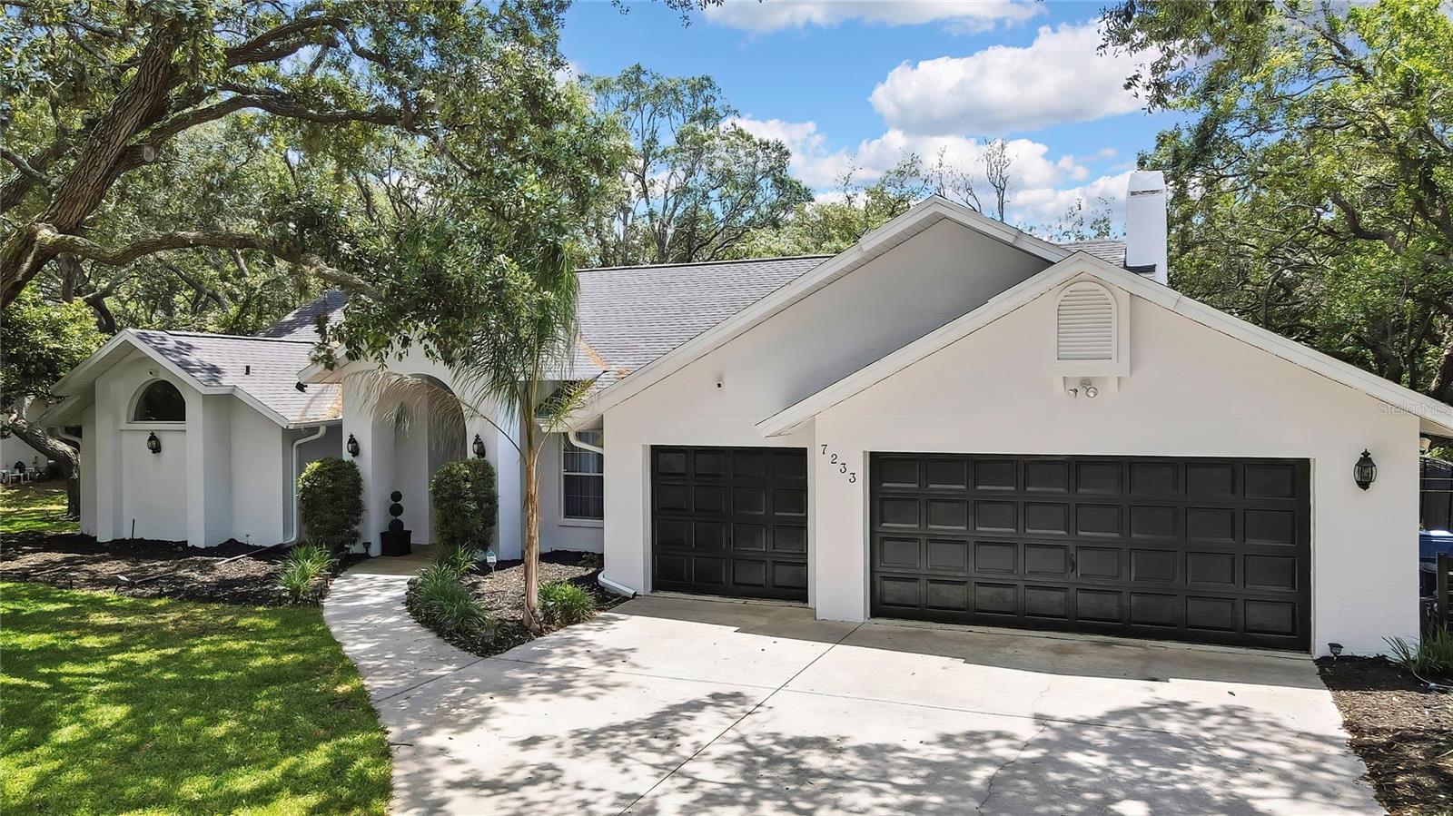 7233 ROYAL OAK DRIVE