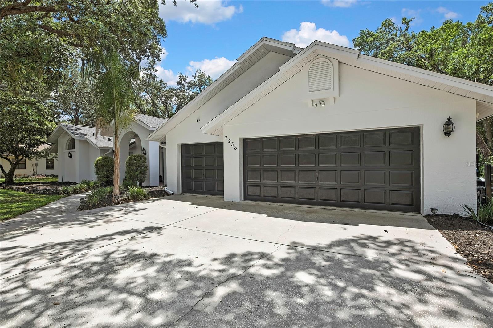 7233 ROYAL OAK DRIVE