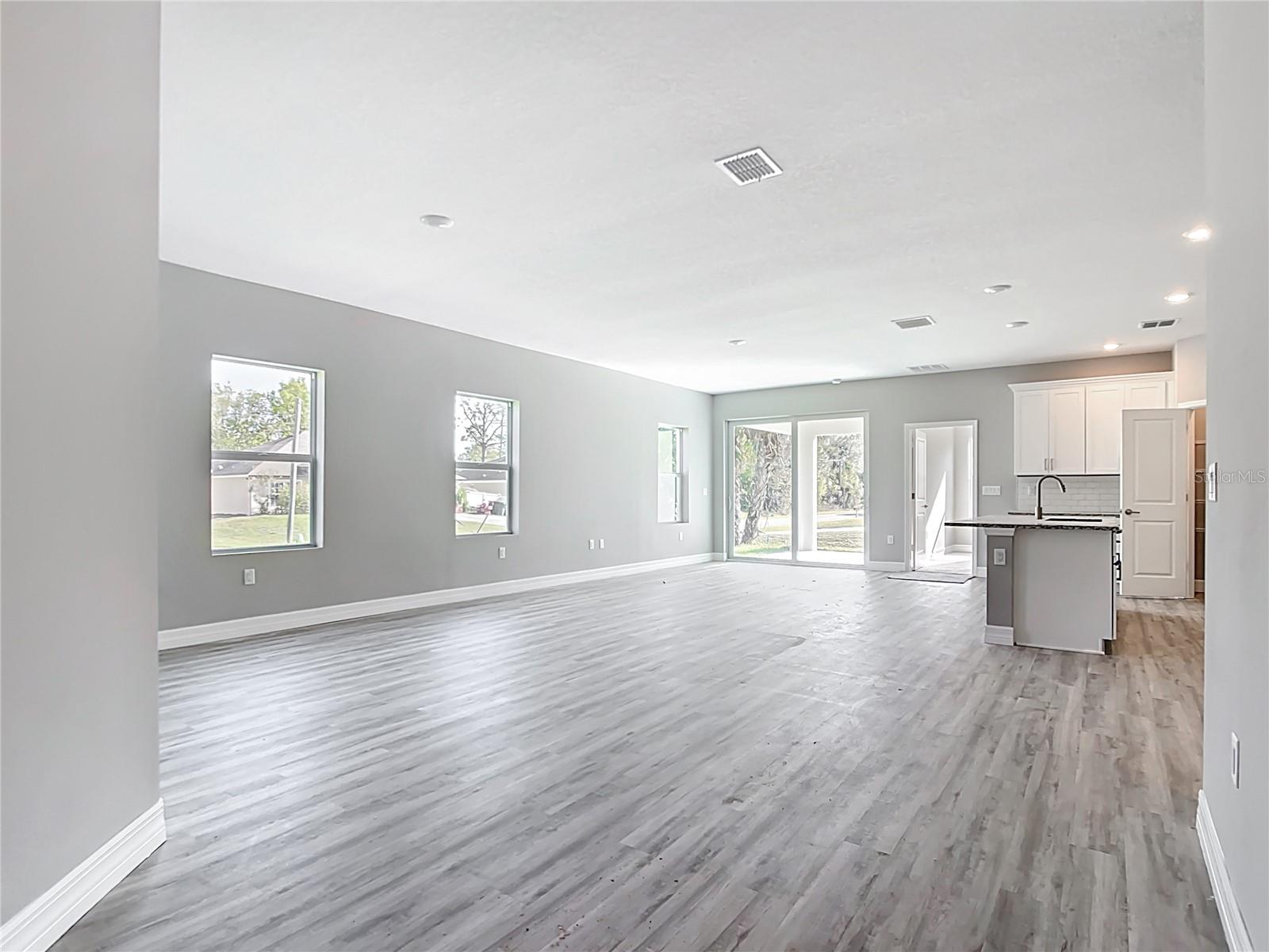 2576 PECAN STREET