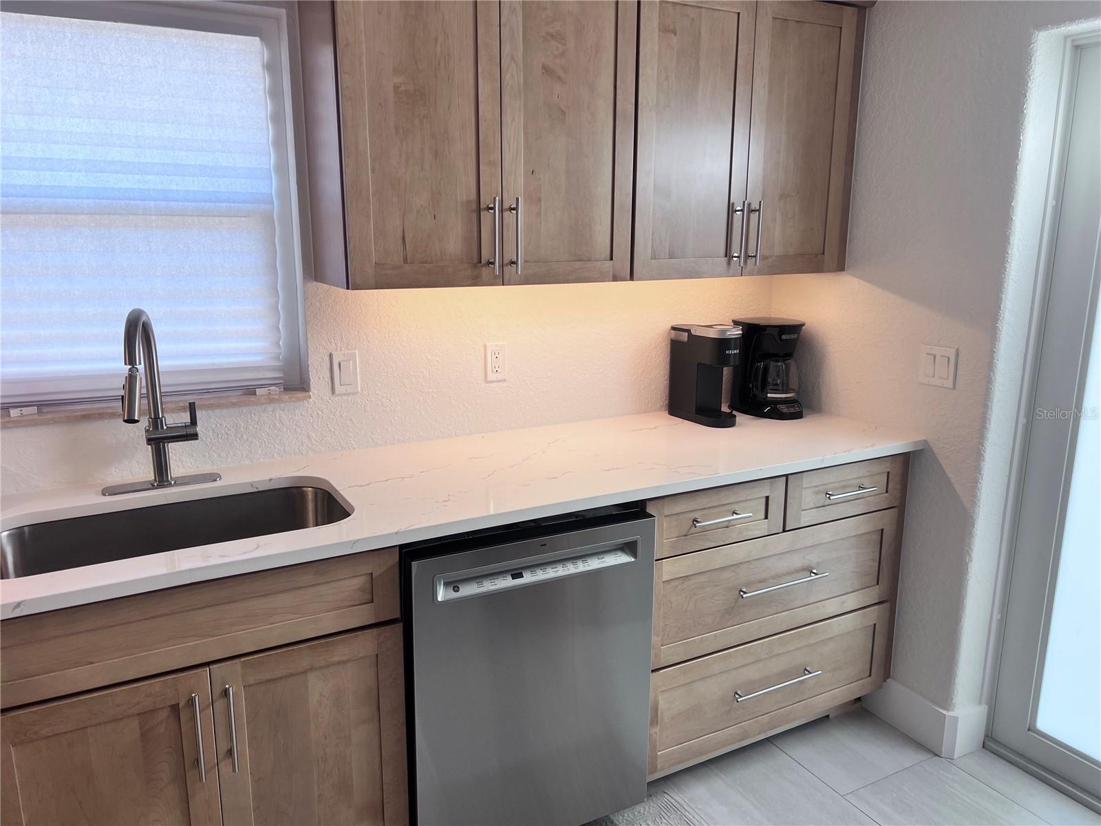 6154 MIDNIGHT PASS ROAD B06