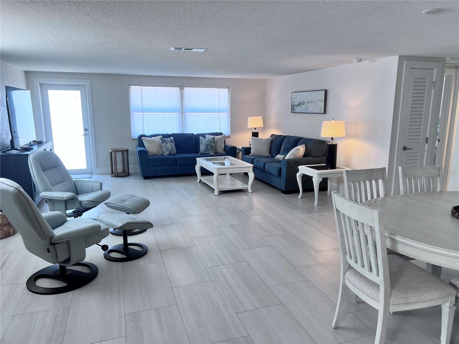 6154 MIDNIGHT PASS ROAD B06