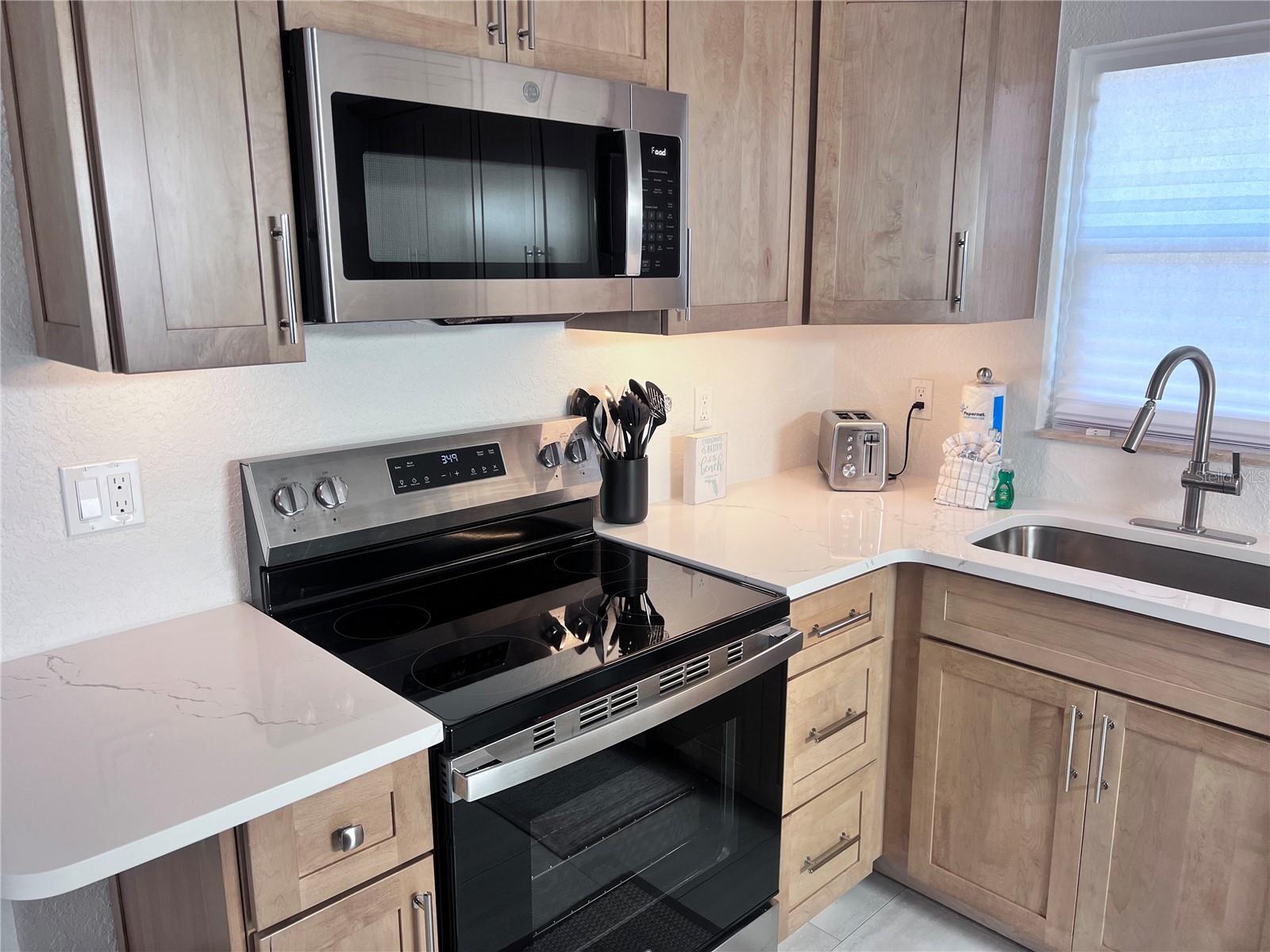 6154 MIDNIGHT PASS ROAD B06