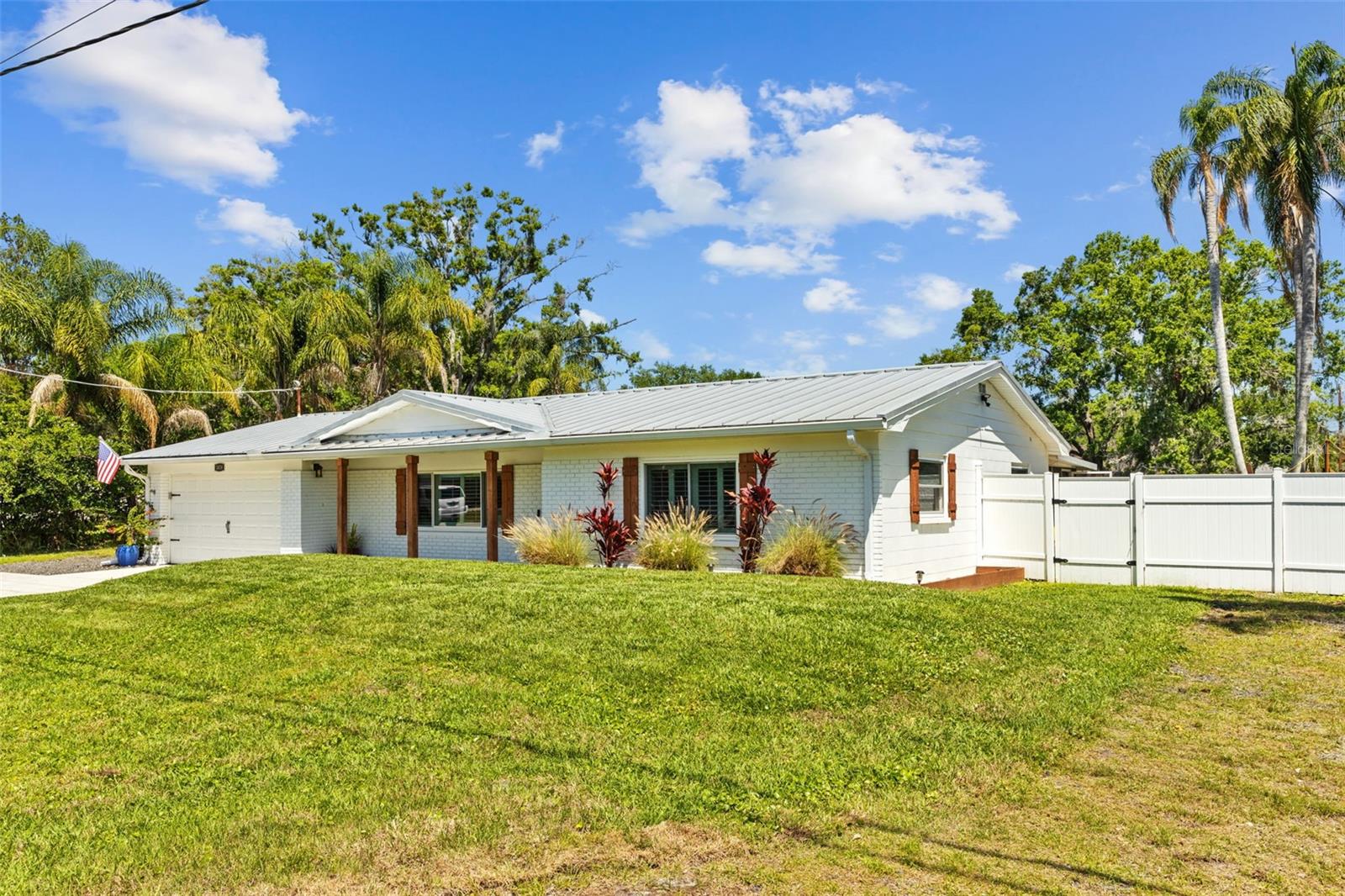 1414 SUNSET LANE