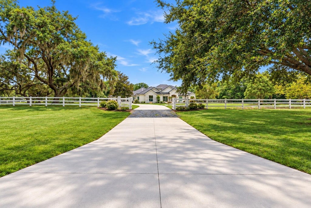 Photo of 11526 Trotting Down Drive, Odessa, FL 33556 (MLS # TB8556909)
