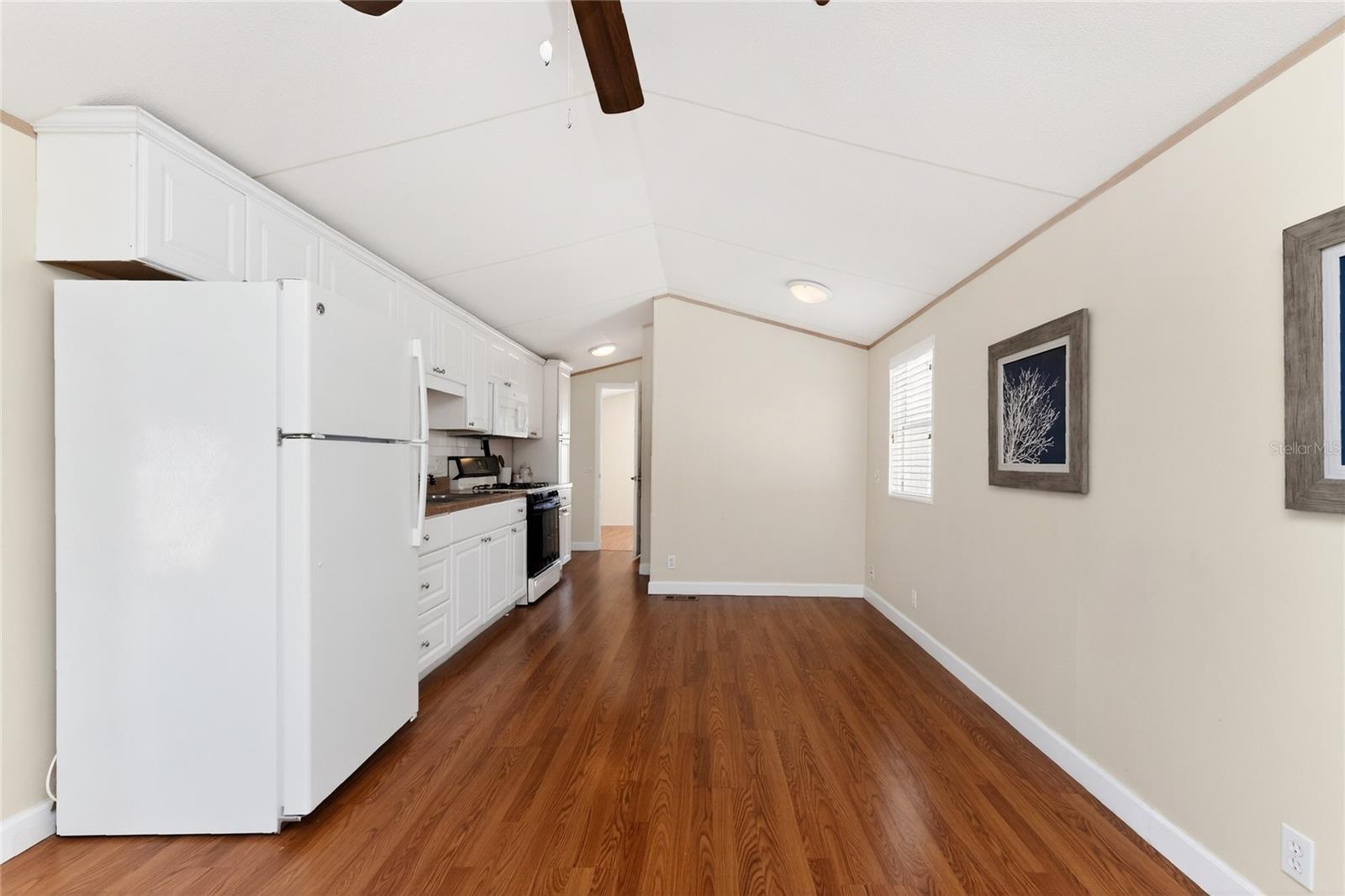 HOLIDAY TRAVEL PARK ENGLEWOOD - Residential