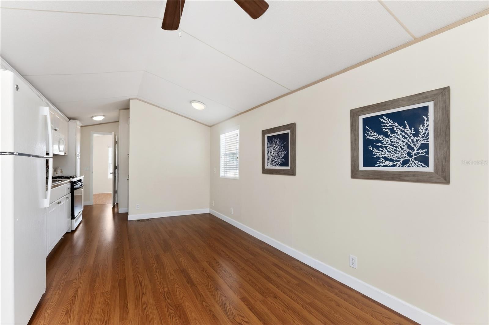 HOLIDAY TRAVEL PARK ENGLEWOOD - Residential