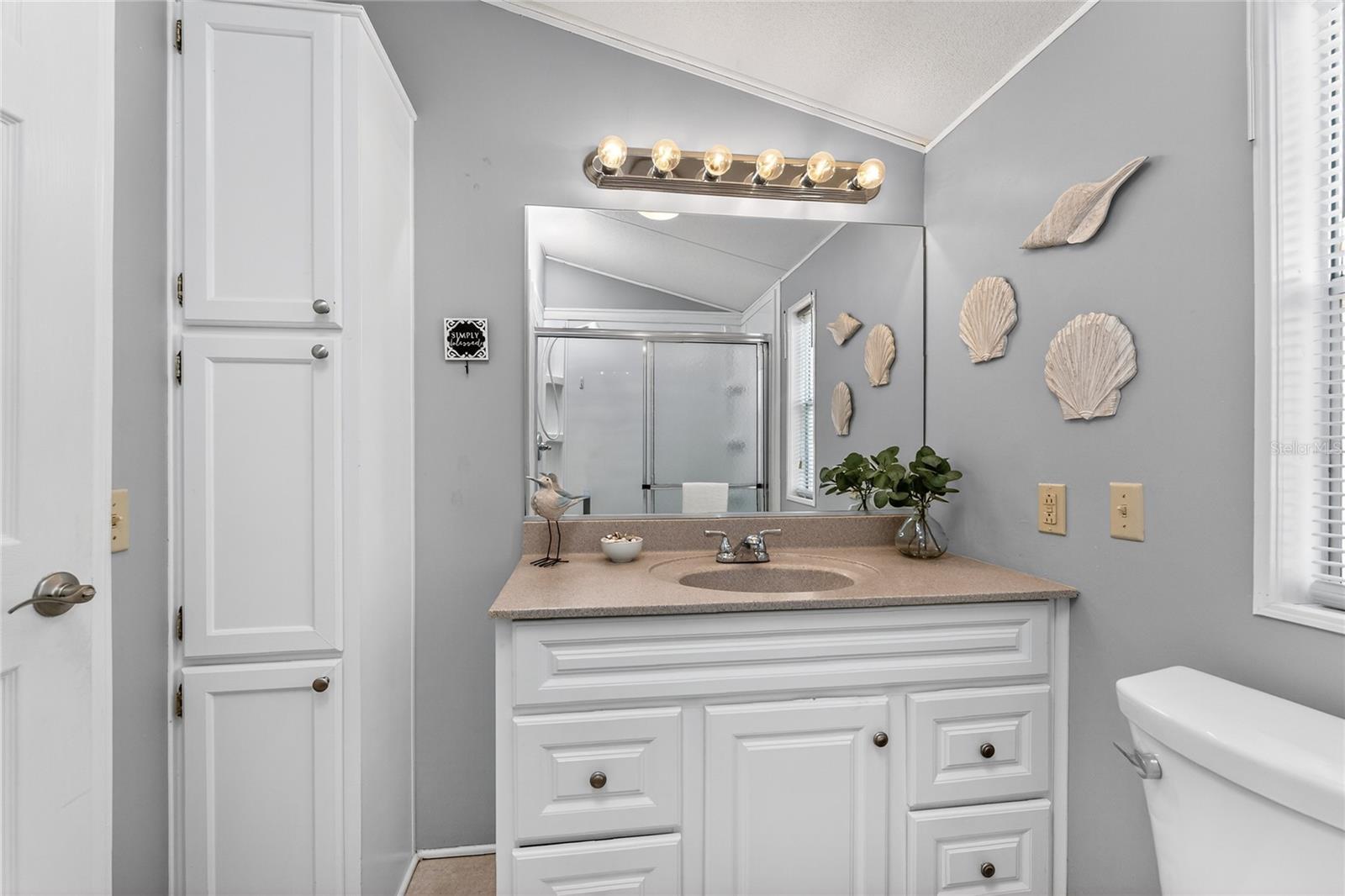 HOLIDAY TRAVEL PARK ENGLEWOOD - Residential