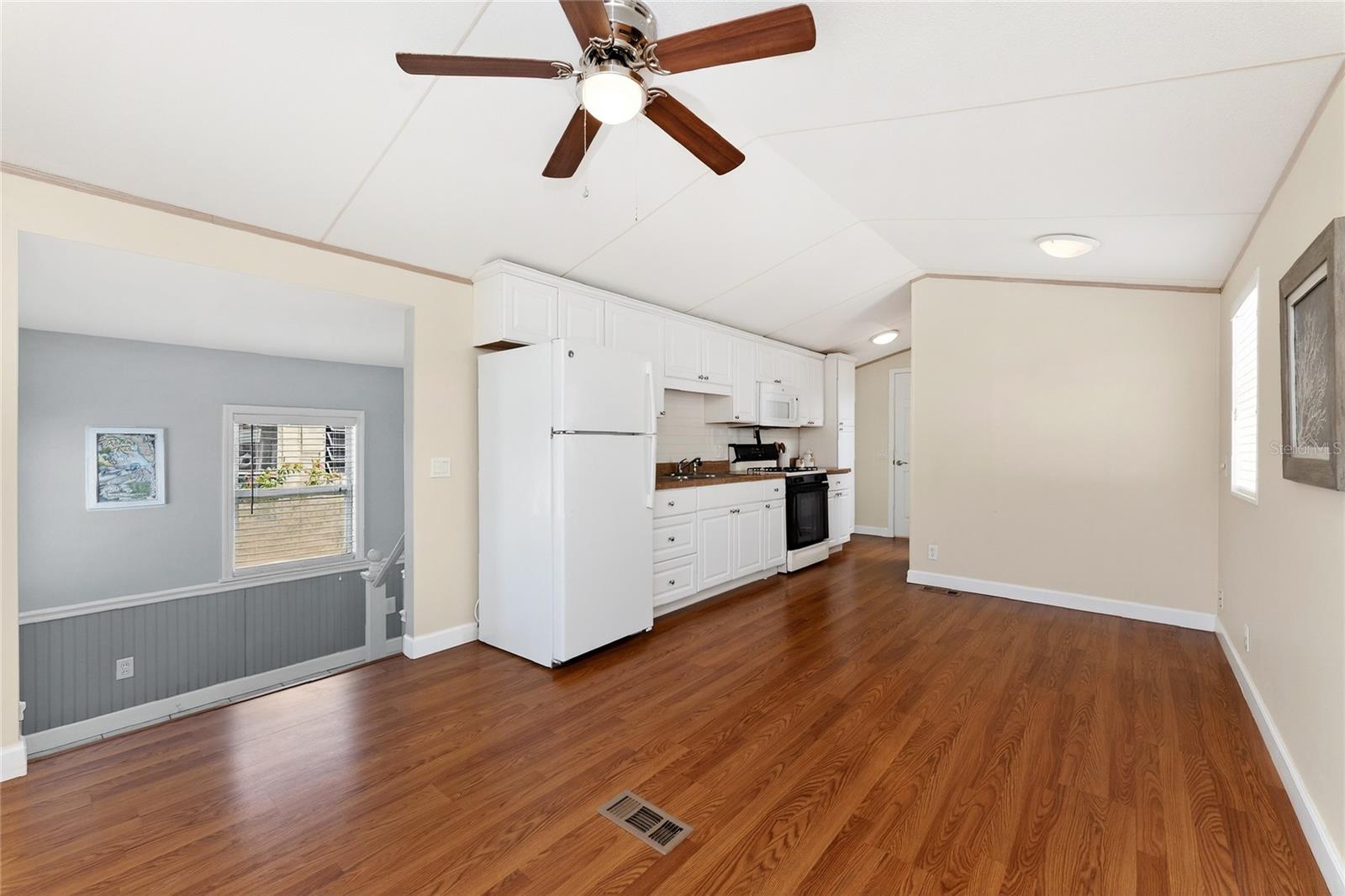 HOLIDAY TRAVEL PARK ENGLEWOOD - Residential