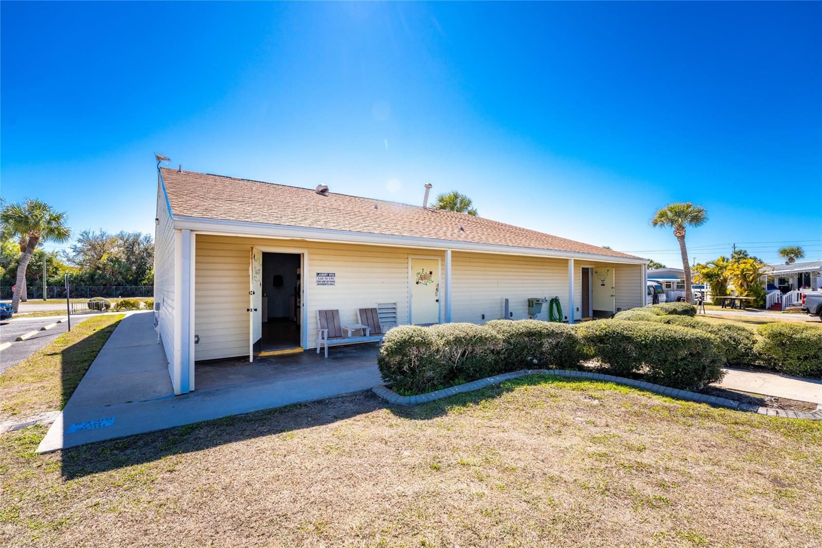 HOLIDAY TRAVEL PARK ENGLEWOOD - Residential