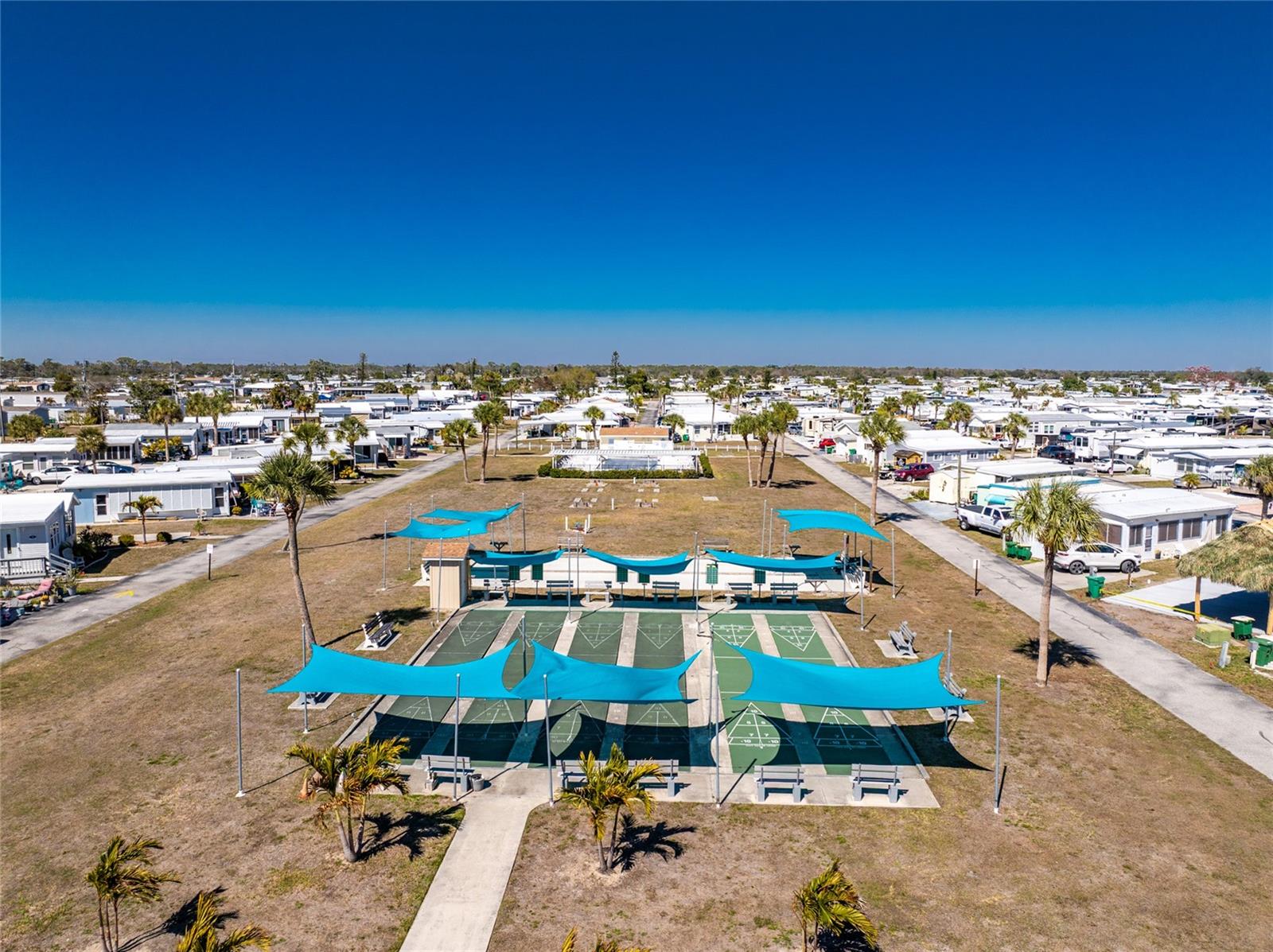 HOLIDAY TRAVEL PARK ENGLEWOOD - Residential