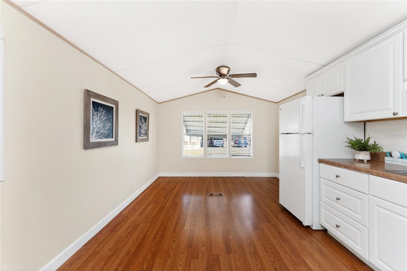 HOLIDAY TRAVEL PARK ENGLEWOOD - Residential