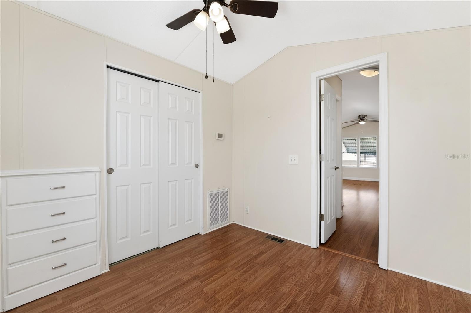 HOLIDAY TRAVEL PARK ENGLEWOOD - Residential