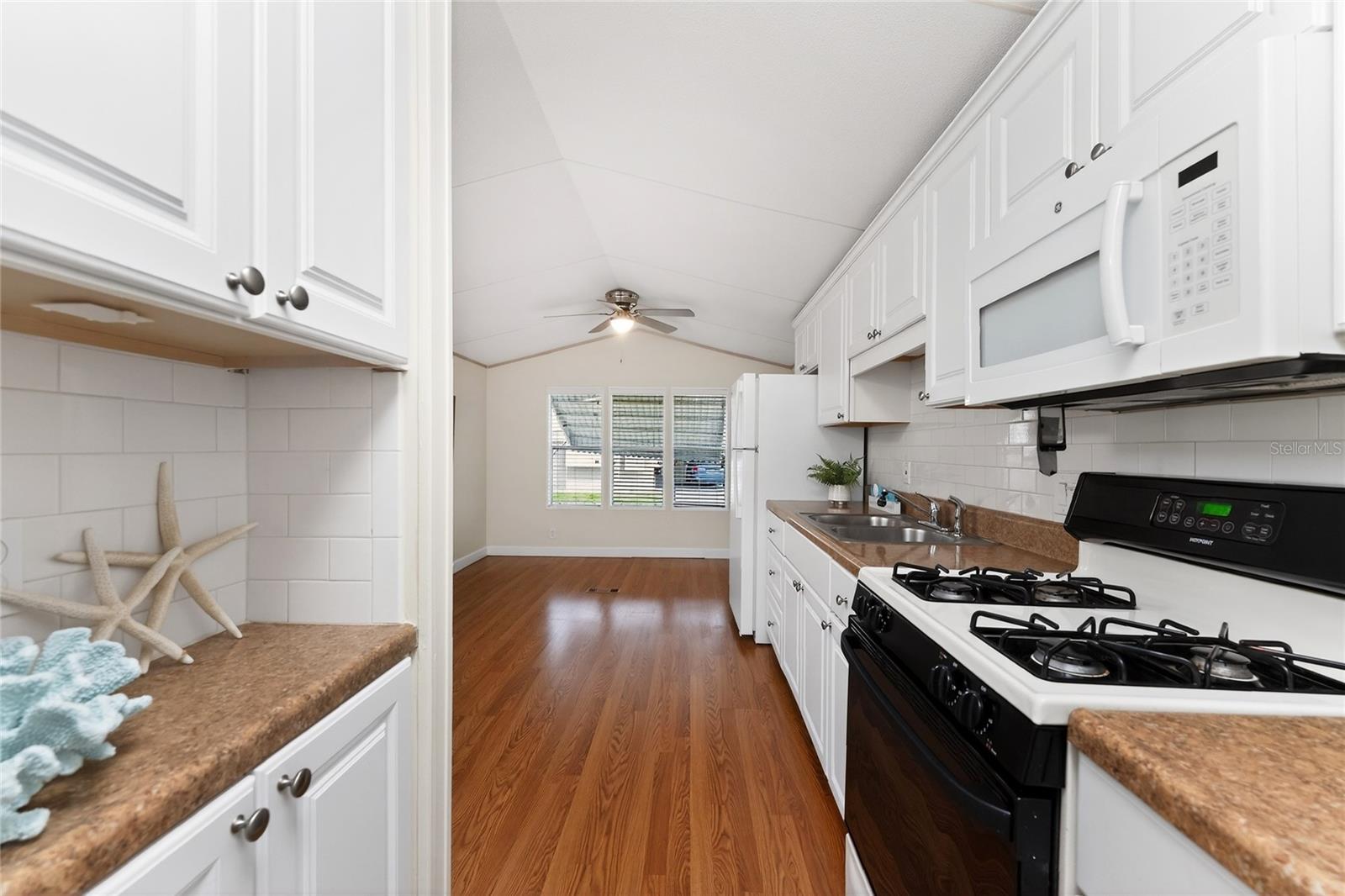 HOLIDAY TRAVEL PARK ENGLEWOOD - Residential