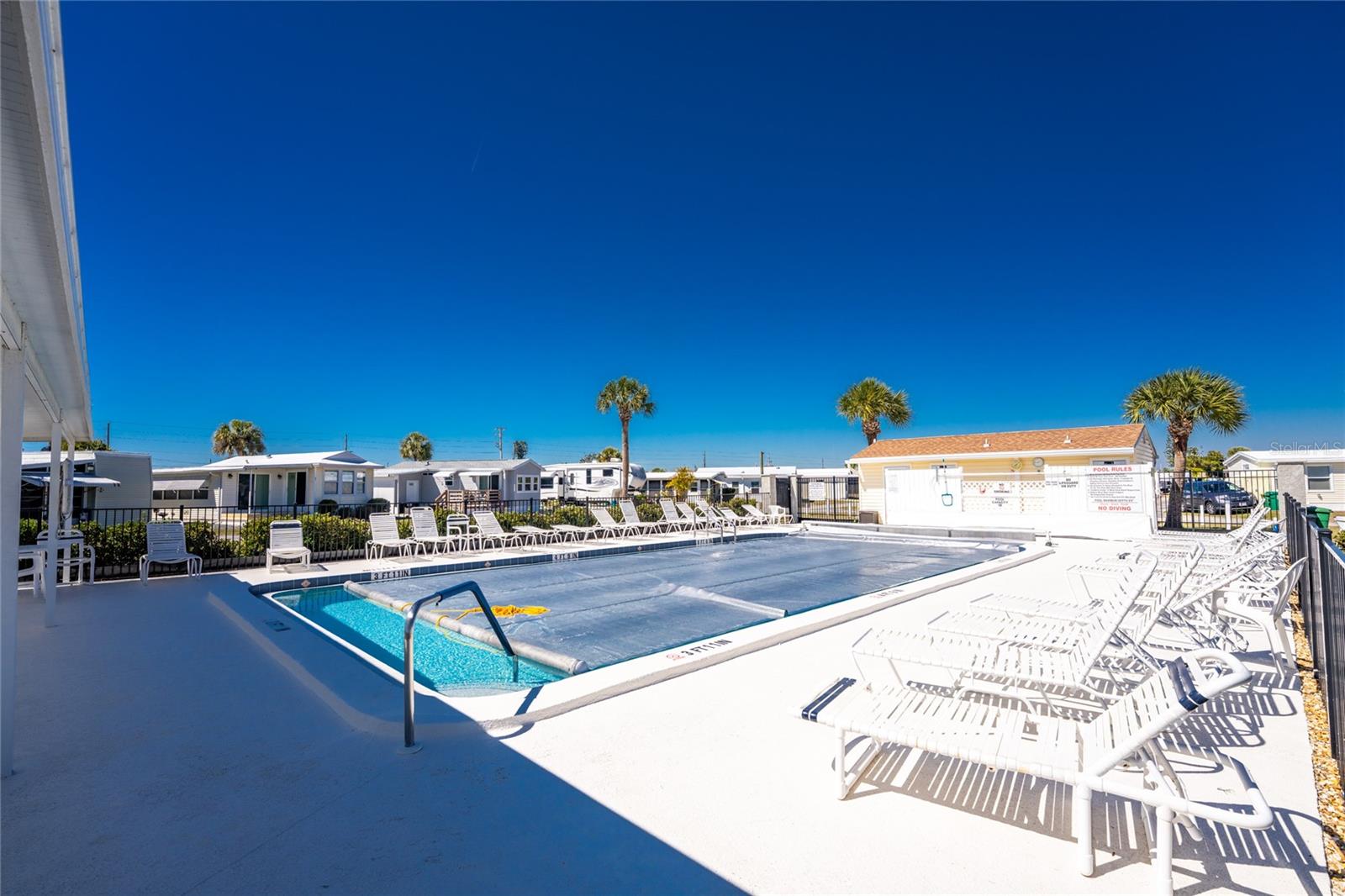 HOLIDAY TRAVEL PARK ENGLEWOOD - Residential