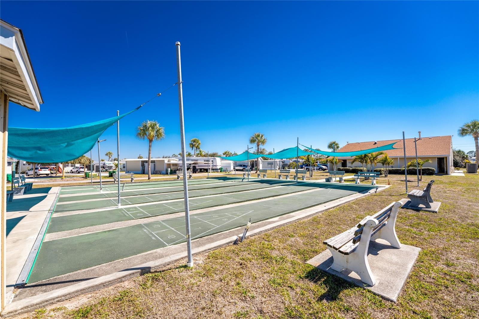 HOLIDAY TRAVEL PARK ENGLEWOOD - Residential