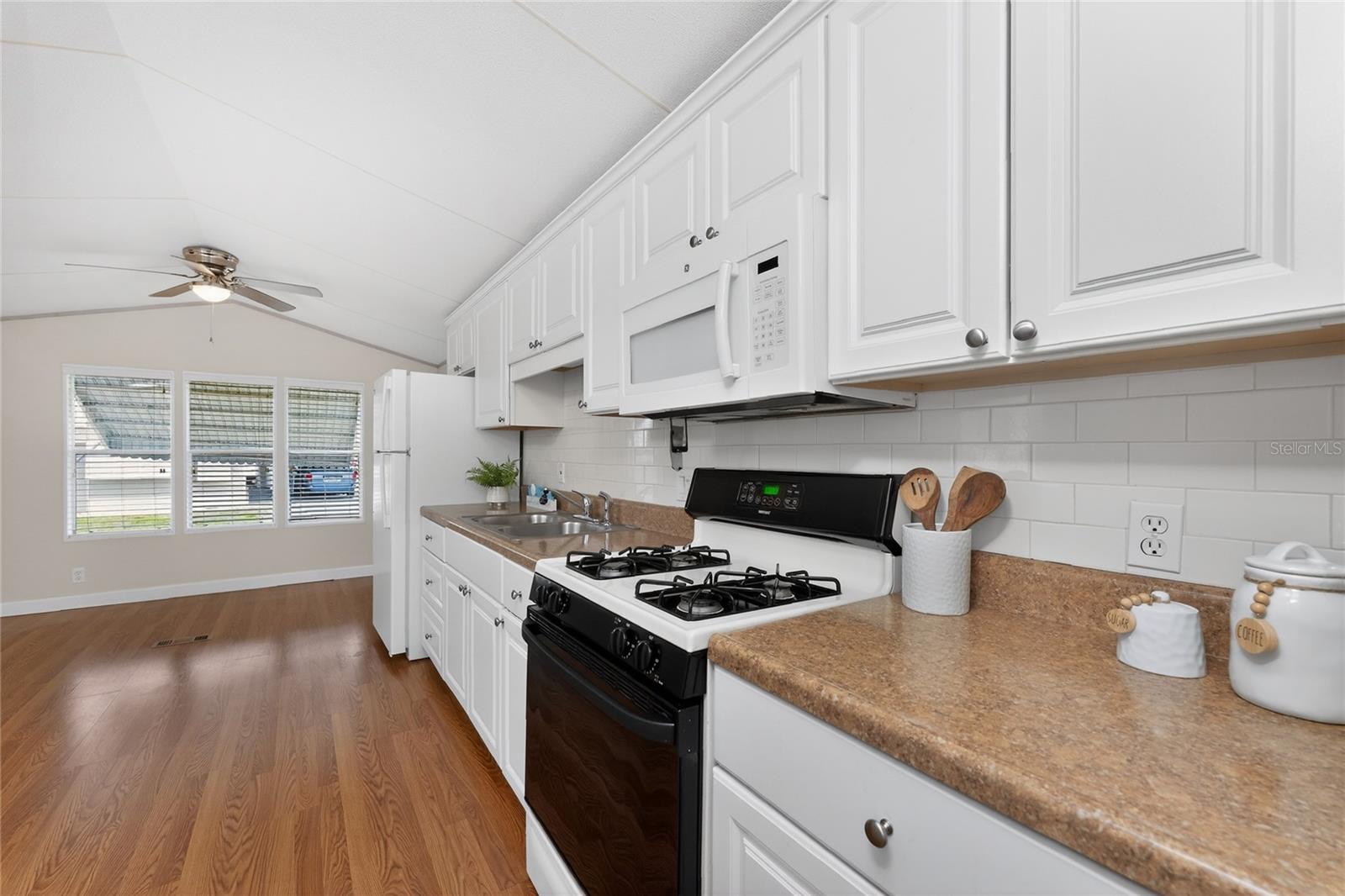 HOLIDAY TRAVEL PARK ENGLEWOOD - Residential