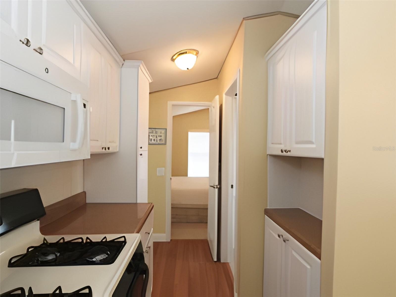 HOLIDAY TRAVEL PARK ENGLEWOOD - Residential