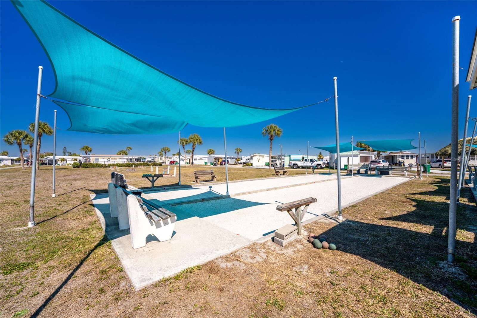 HOLIDAY TRAVEL PARK ENGLEWOOD - Residential