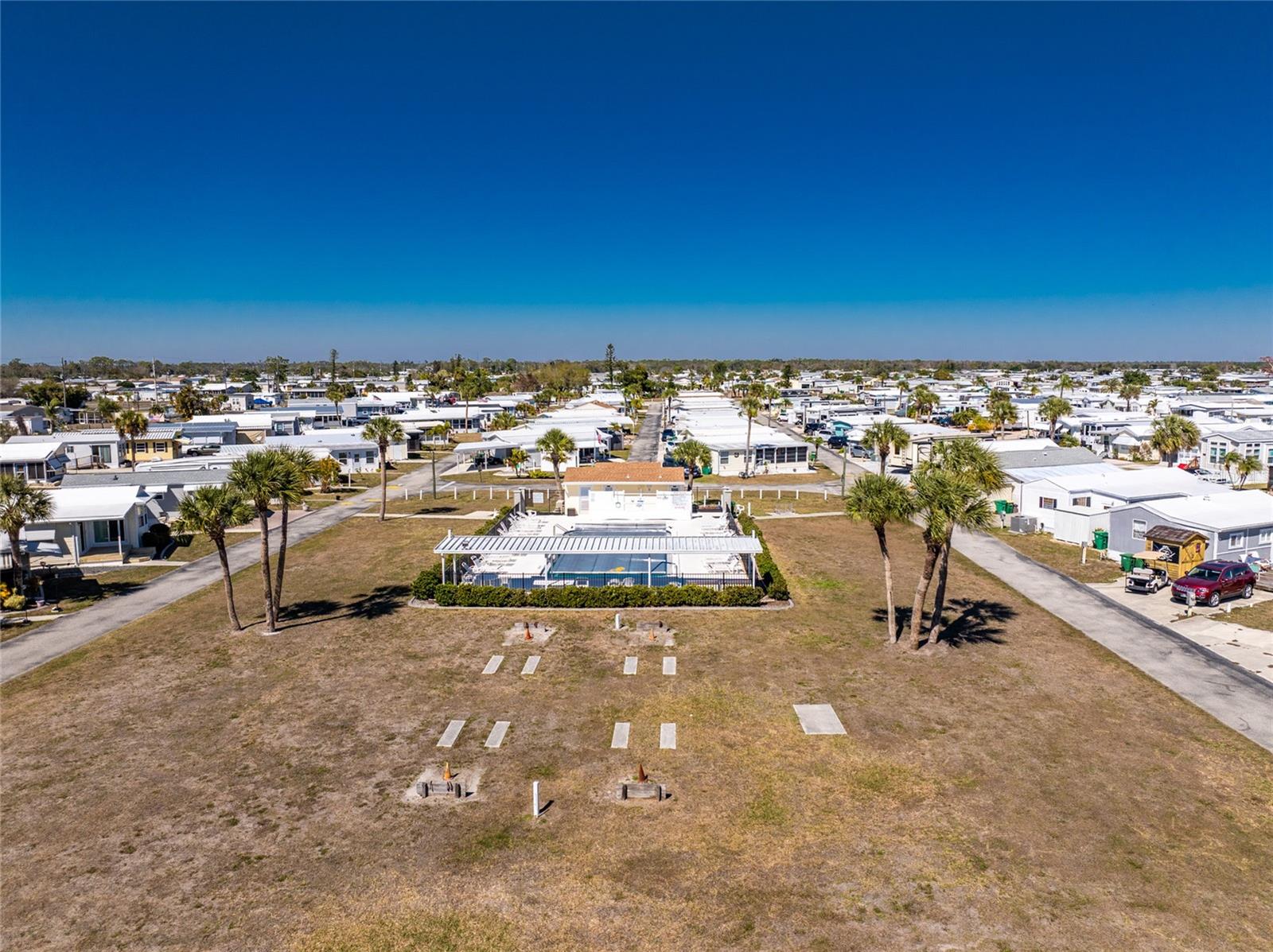 HOLIDAY TRAVEL PARK ENGLEWOOD - Residential