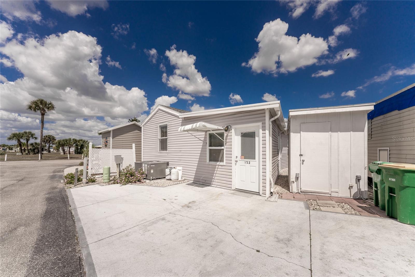 HOLIDAY TRAVEL PARK ENGLEWOOD - Residential