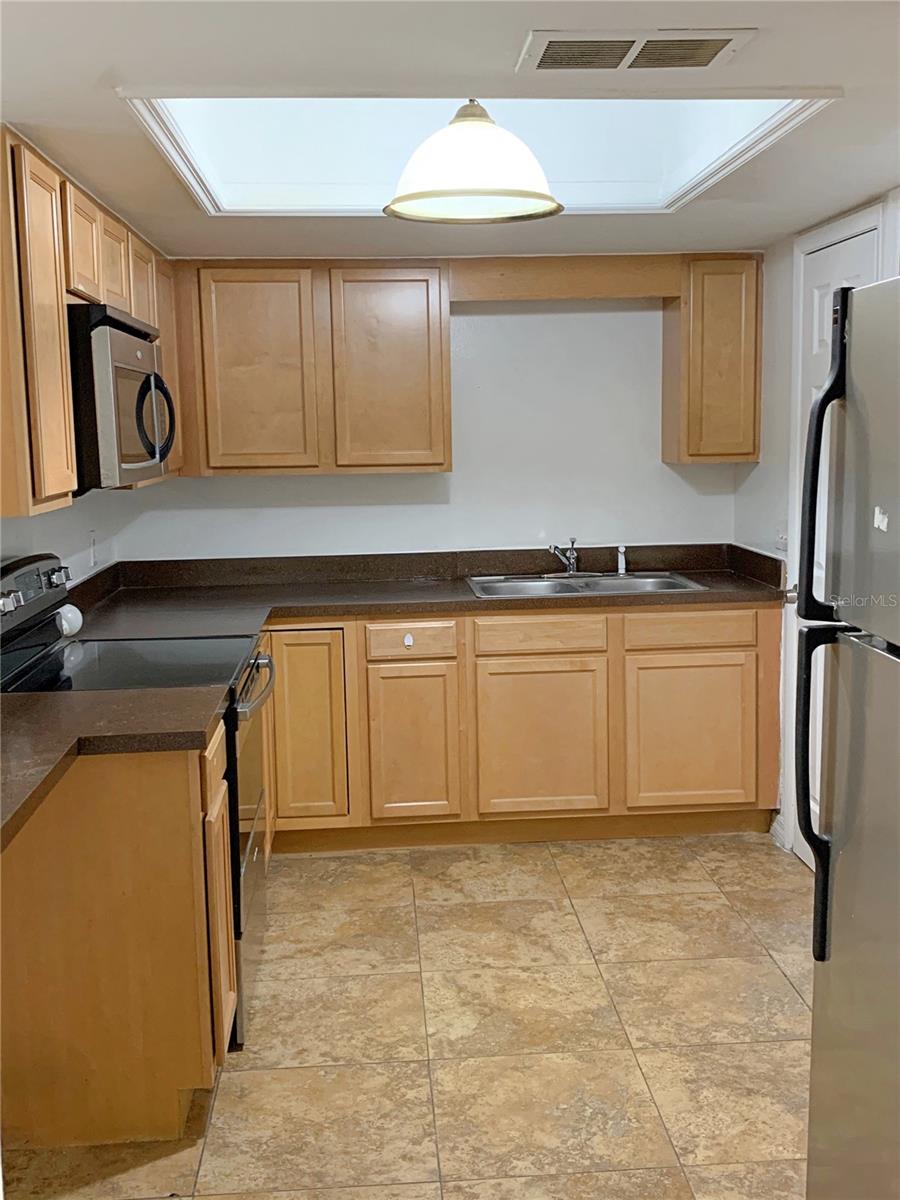 HAWTHORNE VILLAGE - Residential Lease