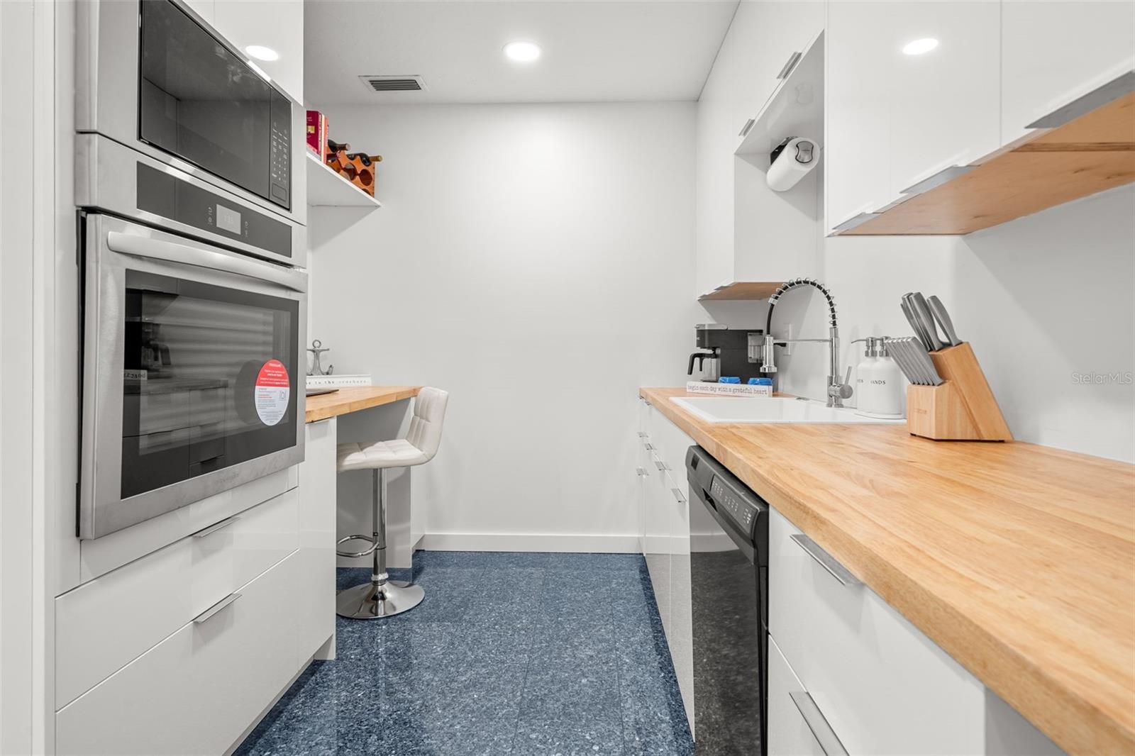 CONDO ON THE BAY TOWER II - Residential Lease