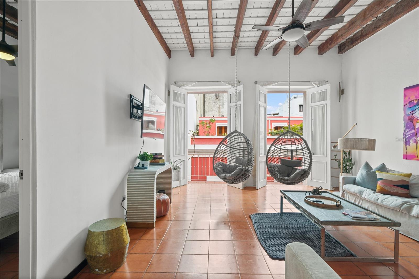 358 CALLE LUNA